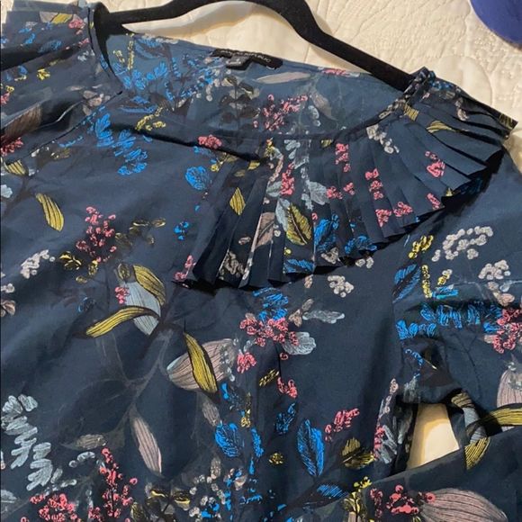 3/$25 Banana Republic floral blouse - Picture 4 of 8